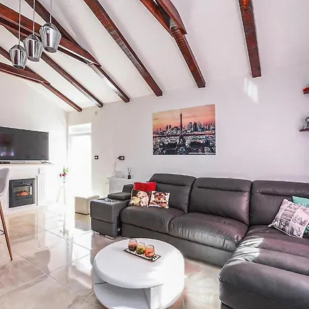 Holiday home Cozy In With Sauna Zadar